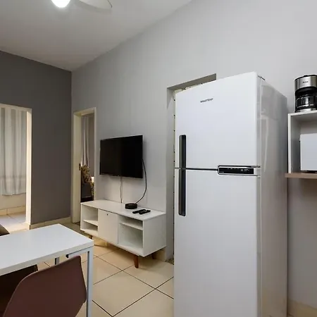 Quarto e sala perto da praia de Copacabana e metrô-2